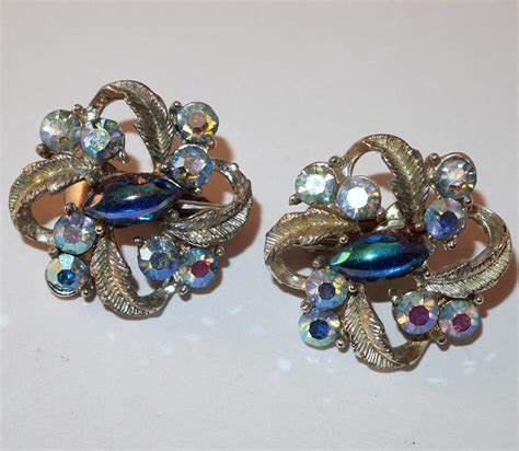 VTG SIGNED CORO ROUND SILVERTONE BLUE AURORA BOREALIS RHINESTONES CLIP