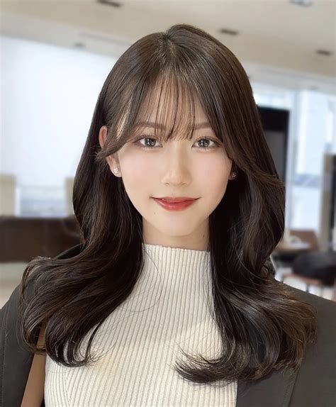 【前髪ありの韓国風ロングヘアまとめ】大人可愛いロングヘア33選 More