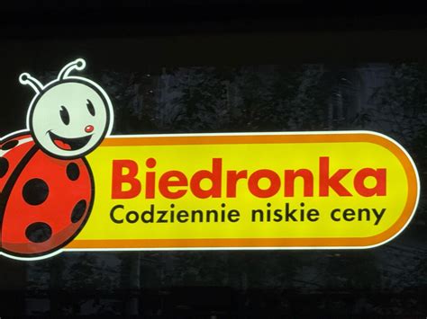 Zakupowe szaleństwo w Biedronce legendarne produkty za złotówkę i