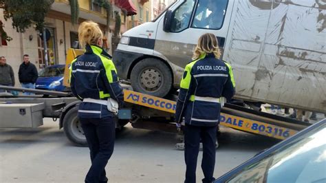 Foggia Controlli Della Polizia Nel Quartiere Ferrovia Un Sequestro E