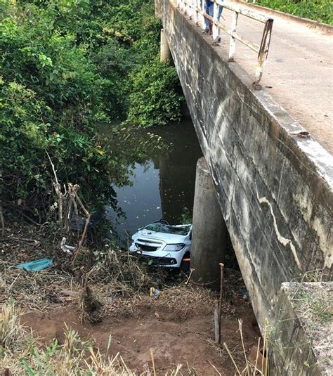 Motorista Morre Ap S Carro Cair De Ponte E Ficar Submerso Em Rio