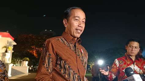 Jokowi Sebut Batik Wajah Budaya Indonesia Ini Alasannya Okezone