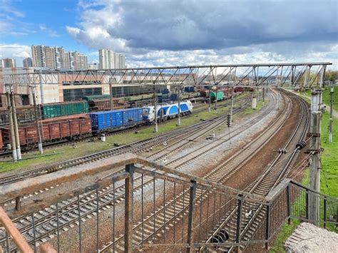 Vista Superior De Diferentes Vagones Y Tanques De Ferrocarril En Un