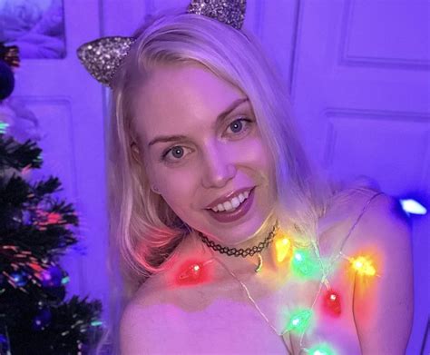 Happy Holidays Come See This Entire Set And Much More Holiday Content