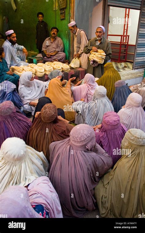 Local women receiving bread, Peshawar bazaar, Peshawar, Pakistan Stock Photo - Alamy