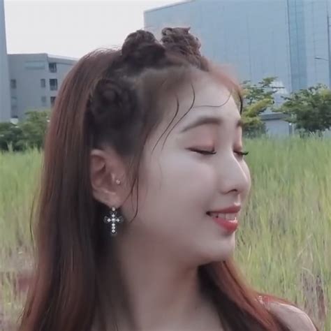 Loona Being Gay On Twitter Wait They Made It Obvious To Show It Was Choerry And Chuu So That