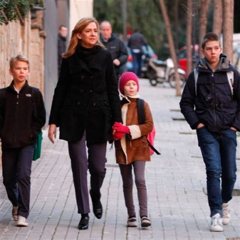 La Infanta Cristina Con Sus Hijos Juan Miguel E Irene Urdangar N