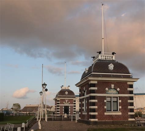 Avond Bij De Lemster Sluis Oorspronkelijk Gebouwd In 1888 Flickr