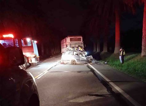 Choque Frontal Entre Un Cami N Y Un Auto En Ruta Dej Un Muerto Rbc