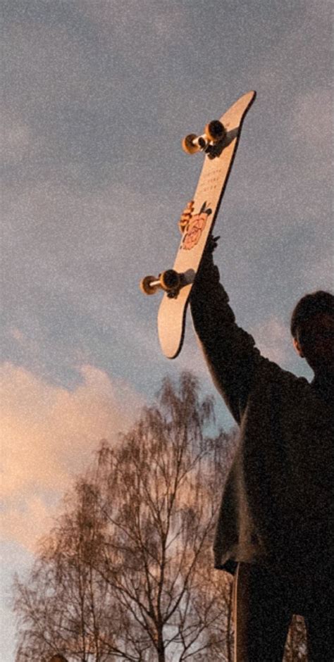 Skater Girl Aesthetic Wallpaper In 2021 Skater Wallpa