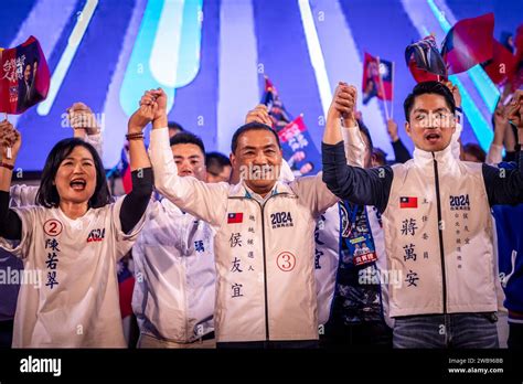 Kmt President Candidate Hou Yu Ih Held His Fists With His Party