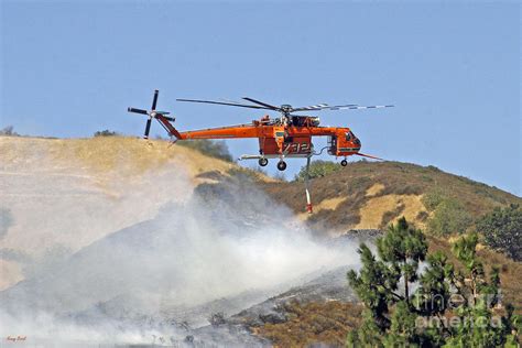 Sikorski Skycrane Firefighting Helicopter Photograph by Kenny Bosak