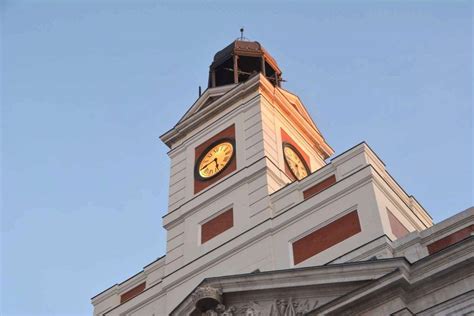 Tres Curiosidades Sobre El Reloj De La Puerta Del Sol Mirador Madrid