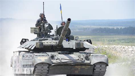 В Сети высмеяли сделанный "из кубиков Лего" украинский танк
