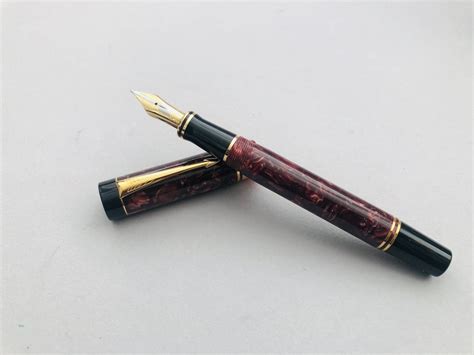 Parker Duofold Centennial Burgundy Marble Fountain Pen Medium Nib