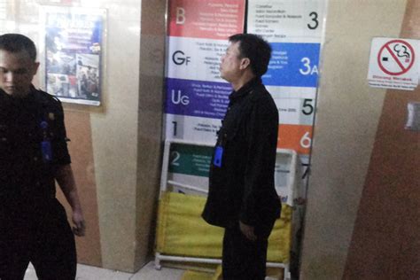 Orang Jadi Korban Lift Jatuh Di Blok M Square Halaman All Kompas