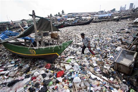 PENCEMARAN TELUK JAKARTA ANTARA Foto