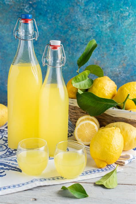 Limoncello La Ricetta Originale Della Costiera Sonia Peronaci