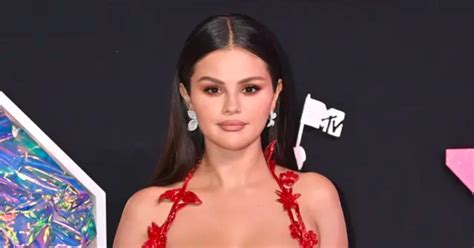 Selena Gomez Shares Stoic Selfie After Vmas Reactions