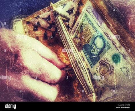 Cash in hand Stock Photo - Alamy