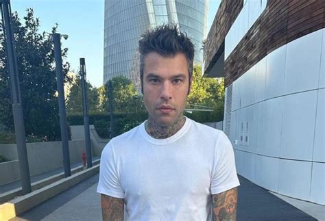 Fedez risponde alle minacce a Leone Scoprirò chi siete Radio 105