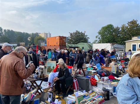 Rommelmarkt Bring Your Own Kleedje De Brug Nieuws Uit Amsterdam Oost