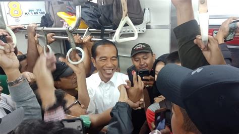 Foto Foto Jokowi Berdesakan Saat Naik Krl Ke Bogor News