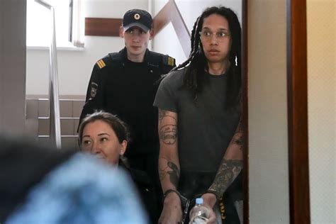 Brittney Griner Les Procureurs Russes Demandent Une Peine De 9 Ans Et