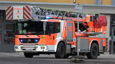 Im Alleingang Einsatzfahrt DLK Der Berufsfeuerwehr Leipzig