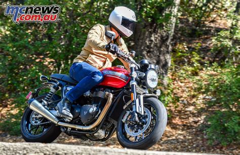 2021 Triumph Speed Twin Review | Motorcycle Test | MCNews