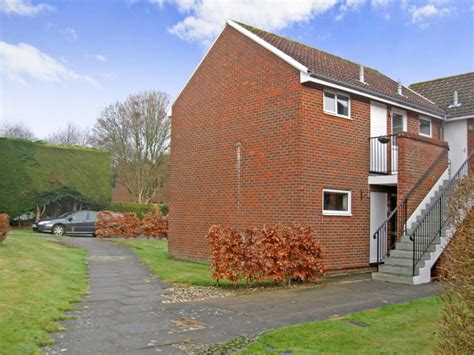 Moggs Mead Petersfield GU31 1 Bed Ground Floor Flat 800 Pcm 185 Pw