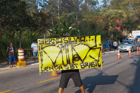 Sepultamento de Silvio Santos reúne familiares em São Paulo