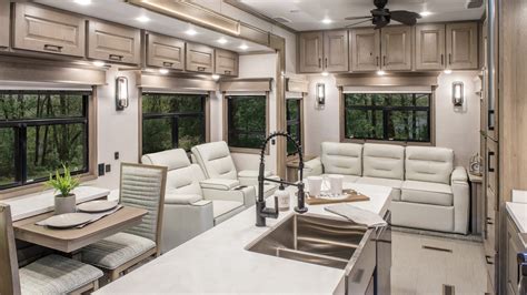 rvs     houses getaway couple