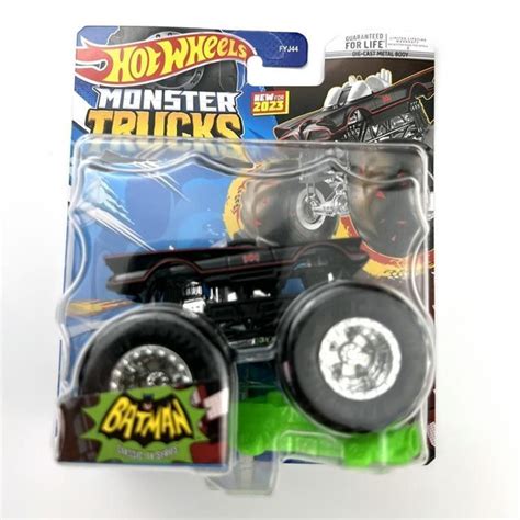 Машинка Hot Wheels Монстр трак FYJ44 2023 TV SERIES BATMOBILE купить на