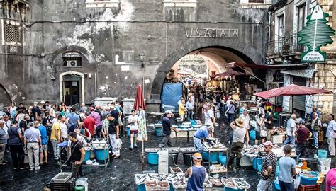 Mercato del pesce di Catania in Sicilia dov è orari e cosa fare