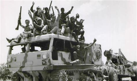 Photo Of Israeli Soldiers Celebrate Victory In 1967 Israeli Soldiers