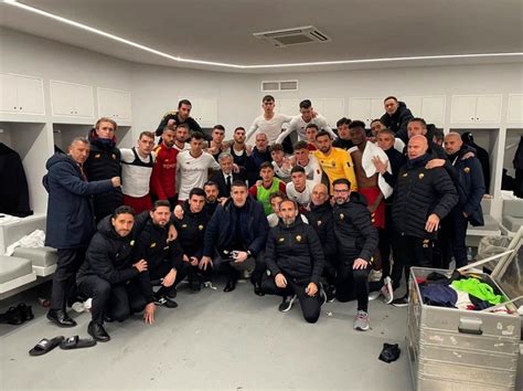 Sportbible On Twitter Jose Mourinho Made The Roma Players Take A