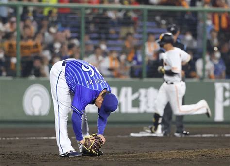 ＜巨・d＞7回、浜口は吉川に2ラン本塁打を浴びガックリ（撮影・西川祐介） ― スポニチ Sponichi Annex 野球