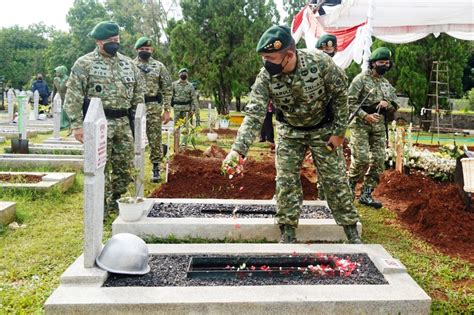 Pangkostrad Pimpin Ziarah Ke Taman Makam Pahlawan Nasional Kalibata