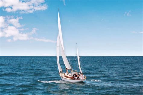 Boat Life Reality: 9 Things Nobody Tells You About Living on a Sailboat