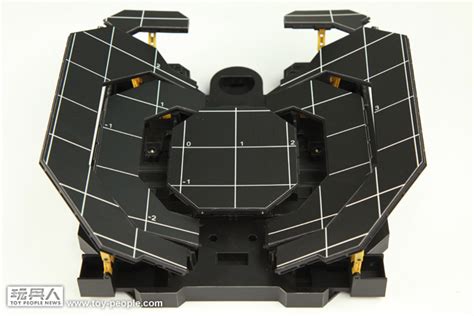 Hot Toys MMS 160 鋼鐵人2鋼鐵人馬克4 with 著裝整備台 開箱報告