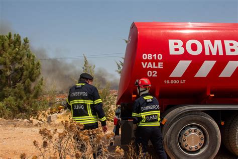 Meios Que Combatem Fogo Em Almod Var Aumentam Para Operacionais E