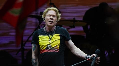 Axl Rose Frau Wirft Guns N Roses Frontmann Vergewaltigung Vor