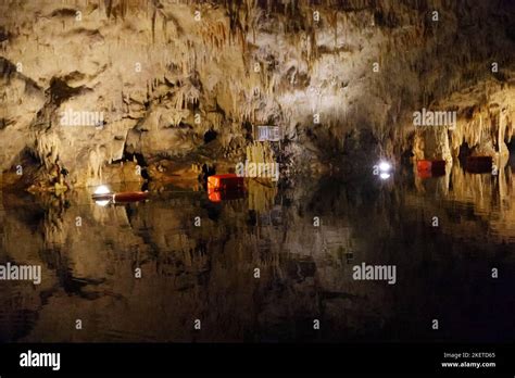 Flooded Underground Caves Hi Res Stock Photography And Images Alamy