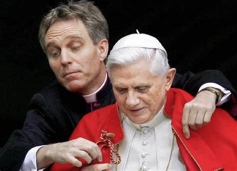 Padre Georg Gänswein chi è : età, famiglia e biografia del segretario di Papa Ratzinger ...