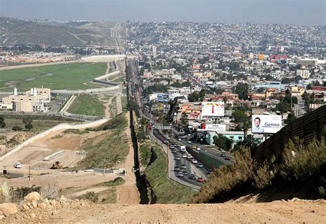 U.S.- Mexico border from west to east - Vivid Maps