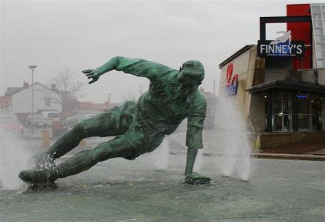 The Splash 26366 The Splash A Statue Of Sir Tom Finney Flickr