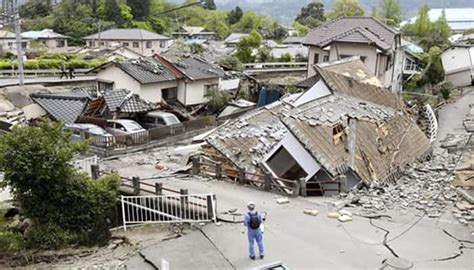 Second Deadly Earthquake Hits Southern Japan Rescuers Race Against Time World News Zee News