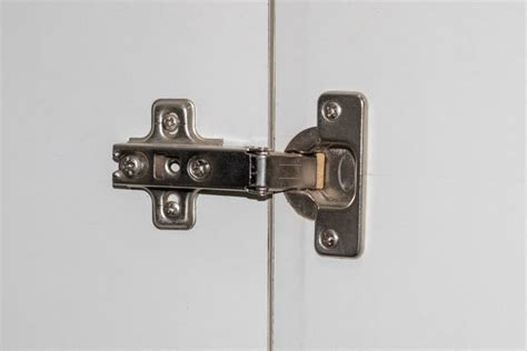 Choosing The Best Cabinet Hinges To Replace Your Old Ones