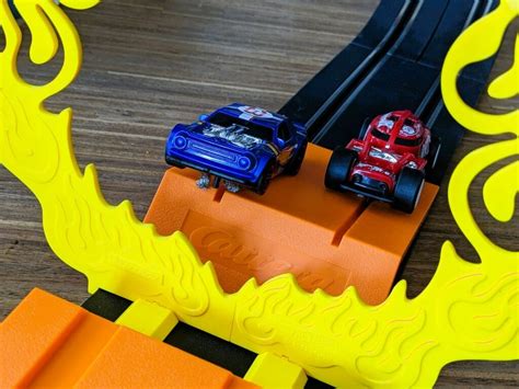 Heiße Räder auf der Rennbahn Carrera GO Hot Wheels Daddylicious